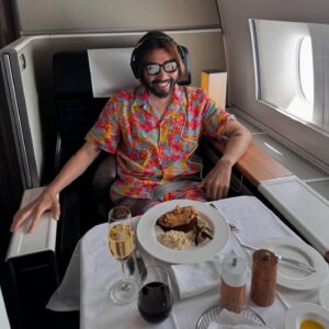 Noh Hong-chul Instagram - .
세상에!!! 재밌게 사는 게 브랜드 방향이랑 맞다고 나를 불러준 미국 회사🫵 재밌게 사는 것도 경쟁력이 되는 세상이라니…🙇‍♂️ 
.
취리히에는 테일러 스위프트 공연, 여기는 명단에 남자친구가… 신기하다😃
.
#일과놀이의일치#오자마자뱃놀이#재미주의자#경험주의자#travismathew#내돈주고는못타는퍼스트클라스#스위스에서미국으로출근⚡️#내영어이름도매튜인데#브랜드명이심지어트래비스매튜#계획대로늙고있thㅓㅓㅓㅓㅓㅓㅓㅓㅓㅓㅓ🤟😆