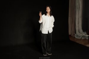 Noh Susanna Instagram - 공연 프로필 찍은 날 
옆에서 또 예쁘게 담아준 미스틱🤍

유튜브에 프로필촬영날 영상 올렸어요 
보러오세용 놀러오세용
공연이 이제 다음주라니,,,,,,,😝

#나혼자산나#유튜브#브이로그#연극#실종법칙#연극실종법칙#예술의전당#자유소극장#연극추천