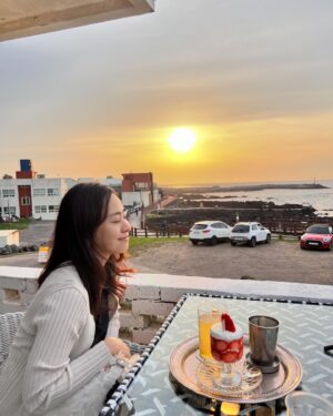 Noh Susanna Instagram - 제주에서🤍
(안젤라랑 행복하게 )