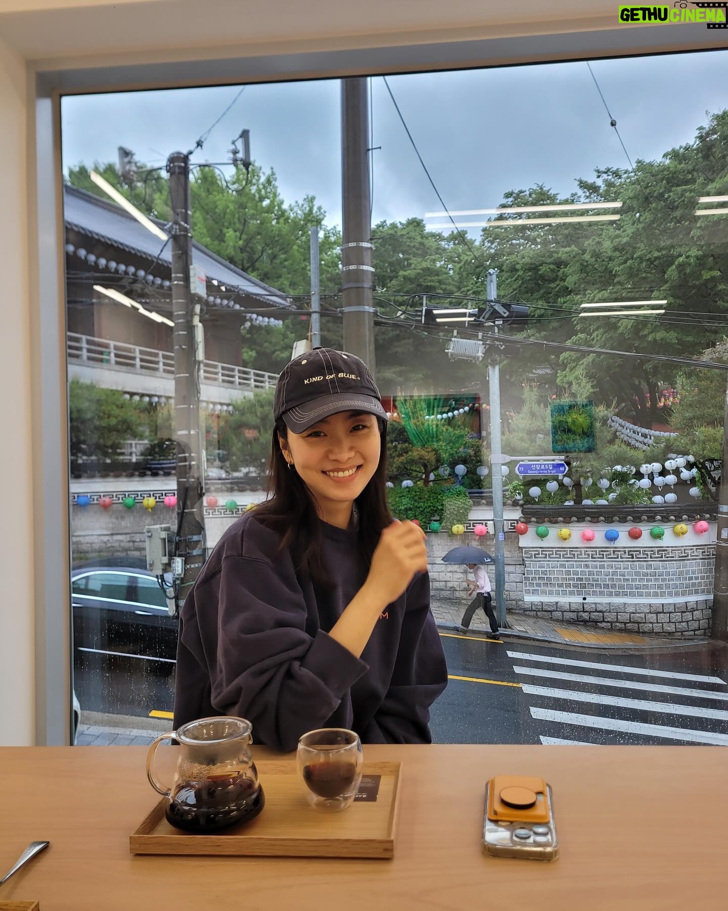 Noh Susanna - 478 Likes - 비내리는 통창에 맛있는 커피
행복하게🤍🩵