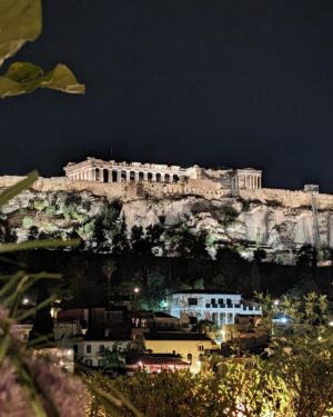 Nomi Ruiz Instagram - αυτή είναι ζωή 🇬🇷 #ItsTimeToFeelWhatsReallyHappening