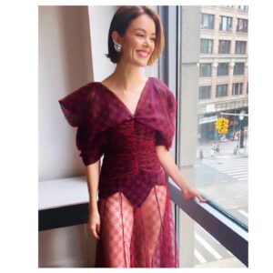 Nora Zehetner Instagram - Blood for dust Tribeca premiere ❤️ So proud of @rodblackhurst and the rest of the gang!
And eternally grateful to my magical Greek fireball @sandyarmeni for dressing me up and @meaganadelemakeup for glamming me