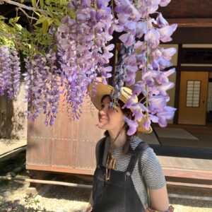 Nora Zehetner Instagram - I once read that Richard Burton said Elizabeth Taylor “bloomed” in the summer heat and so I used to pretend I was “blooming” across the New York City summers instead of just being a normal lady with sweaty armpits and frizzy hair. Anyways, here’s a picture of spring, otherwise known as yesterday.