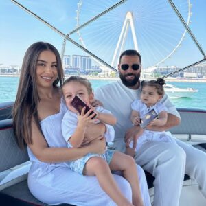 Noré Abdelali Instagram - 🌍✈️ KN concours 🌍✈️

Oui oui, il est de retour ! 
Kenan, Adria, Nono et moi avons une grosse surprise pour vous ! 

Habibi, come to Dubaï 🇦🇪 

Voici notre cadeau avec @dubai_for_you 

⭐️ Une semaine (6 nuits/7 jours) dans un hôtel 4 étoiles 
✈️ Billets d’avion aller/retour
🏜 Safari dans le désert avec excursion quad  ou buggy   dîner/spectacle
🏎 Balade en Jetcar, voiture sur l’eau (30 min)
🛥 Balade en Yacht de 2 heures avec barbecue

Pour y participer, la base : 
- Être abonné à @kamilaofficiel , @noreofficiel et @dubai_for_you 
- Mentionne la personne que t’invites avec toi ! 

Bonne chance, le tirage au sort est prévu le 21 Mai ! Love you 🤍