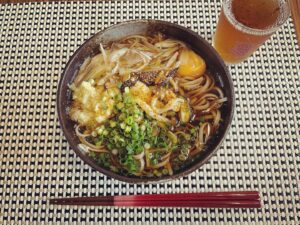 Noriko Iriyama Instagram - 朝ごはんとか晩ごはんとか。
なにかを取り戻すかのように秋を食しています🍁

❶さんまを狙ってると見せかけて
❷ブドウに手を出すおツナ。笑
❸栗ごはん炊いてん。
❹松茸いただいてん！
❺シンプルに網焼き…
❻贅沢にしゃぶしゃぶ！(写真分かりづらくてすみません😂)
❼きのこそば。しょうがたっぷり。
❽沖島ファームさんのピオーネ。キウイと。チーズと。
❾れんこん、南瓜、とりささみの秋マリネ。
➓パンケーキ焼くのは特技といって良いと思ってる🥞

あ！っという間に10月も終わりだ。
まだまだ楽しいことしちゃうよ！🍂🍠🍙
