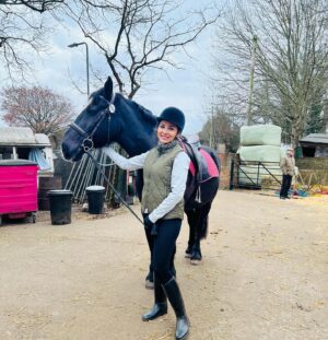 Nosheen Phoenix Instagram - ‘We lose ourselves in the things we love. We find ourselves there, too.’ -Kristin Martz 💓🐎

#equestrianlife #horsesofinstagram #Rolant #ILoveYou
