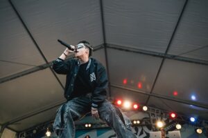 Novel Core Instagram - ⁡
METROCK 2024
at 新木場 若洲公園
⁡
ずーっと出たいと言いまくっていたメトロック！
念願の初出演でした。あまりに刺激的過ぎた。
⁡
去年のiCoN TOUR 2023のファイナル、テレ朝チームの皆さんが観に来てくれていて、ちょうど自分のハウスバンドにTHE WILL RABBITSという名前を手渡して “フェスへの挑戦” を宣言した日でもあったから、絶対にメトロックに出たいです！と直接熱烈アプローチさせて頂いていて。
⁡
そこからも色々なことがあり、やっと頂いた大切なチャンス。めちゃくちゃはしゃぎました。
⁡
ライブが始まってすぐ、どんどん人が増え始めて、初めて観たって人も沢山いたけど、全員超飛び跳ねて、超叫んで楽しんでくれていて、本当に嬉しかった…！
⁡
また必ず会おうね！！！
⁡
最高に貴重な1日をありがとうございました。
また来年、必ず帰ってきます！
⁡
Photo: @satoshihata87 
⁡
#メトロック