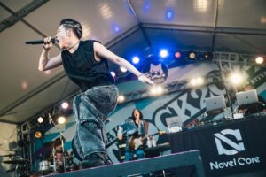 Novel Core Instagram - ⁡
METROCK 2024
at 新木場 若洲公園
⁡
ずーっと出たいと言いまくっていたメトロック！
念願の初出演でした。あまりに刺激的過ぎた。
⁡
去年のiCoN TOUR 2023のファイナル、テレ朝チームの皆さんが観に来てくれていて、ちょうど自分のハウスバンドにTHE WILL RABBITSという名前を手渡して “フェスへの挑戦” を宣言した日でもあったから、絶対にメトロックに出たいです！と直接熱烈アプローチさせて頂いていて。
⁡
そこからも色々なことがあり、やっと頂いた大切なチャンス。めちゃくちゃはしゃぎました。
⁡
ライブが始まってすぐ、どんどん人が増え始めて、初めて観たって人も沢山いたけど、全員超飛び跳ねて、超叫んで楽しんでくれていて、本当に嬉しかった…！
⁡
また必ず会おうね！！！
⁡
最高に貴重な1日をありがとうございました。
また来年、必ず帰ってきます！
⁡
Photo: @satoshihata87 
⁡
#メトロック