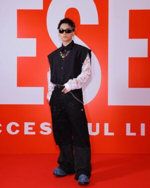 Novel Core Instagram - ⁡
DIESEL SHIBUYA @shibuya_dieselstore 
リニューアル、おめでとうございます！
⁡
まだ音楽を始めて間もない頃から毎日のように買い物に来ていたDIESEL SHIBUYA、初めてCEOのRenzo Rossoに直接DIESELへの愛を伝えることが出来た場所でもあり、本当に忘れられない大切なお店。
⁡
Glenn Martens就任以降のDIESELが生み出すバイラルには常に刺激をもらうし、俺がDIESELしか着なかった2018年くらいの時期からは想像も出来ないくらい若い子達が当たり前のようにDIESELを身につけている今、このタイミングでのリニューアル。凄く感慨深かったです。
⁡
昔からお世話になっているスタッフさんにも会えたし、友達にも沢山会えて、凄く楽しいパーティーでした！
⁡
またゆっくり買い物にいきます。
ご招待、ありがとうございました！
⁡
@diesel 
#DIESELSHIBUYA