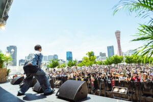 Novel Core Instagram - ⁡
KOBE MELLOW CRUISE 2024
at 神戸 メリケンパーク
⁡
半端なく楽しいと噂を聞いていたメロクル、初出演。
海沿いのめちゃくちゃ気持ち良いロケーション、噂は本当だった！
⁡
ヒップホップサイドのアクトが多いイベントだから、いつもとはまた違った雰囲気で超楽しかったし、19歳くらいの時のライブを思い出したり。
⁡
バックヤードでも色んなラッパーと話せて凄く刺激的だったなぁ。ミリヤさんと清水翔太さんも再会出来たし…！
⁡
俺のライブも想像以上に沢山の人が集まってくれていて、多分全体の8割はラップやヒップホップが好きな初見の人達だったと思うけど、ライブが進むに連れて更に人が増えて、景色も歓声も最高に気持ち良かったよ！
皆が純粋にパフォーマンスの内容だけで良し悪しを判断してくれた結果、あの雰囲気だったのはだいぶ自信になる。
⁡
また来年も出たいな！
⁡
その頃にはアリーナアーティストになっているし、ラップチューンももっと弾数が増えているから、間違いなくもっとヒリヒリするライブが出来る。
⁡
また必ず！本当にありがとう！BIG LOVE ;)
⁡
Photo: Hiroto Yorifuji
⁡
@kobe_mellow_cruise 
#KOBEMELLOWCRUISE #メロクル