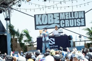 Novel Core Instagram - ⁡
KOBE MELLOW CRUISE 2024
at 神戸 メリケンパーク
⁡
半端なく楽しいと噂を聞いていたメロクル、初出演。
海沿いのめちゃくちゃ気持ち良いロケーション、噂は本当だった！
⁡
ヒップホップサイドのアクトが多いイベントだから、いつもとはまた違った雰囲気で超楽しかったし、19歳くらいの時のライブを思い出したり。
⁡
バックヤードでも色んなラッパーと話せて凄く刺激的だったなぁ。ミリヤさんと清水翔太さんも再会出来たし…！
⁡
俺のライブも想像以上に沢山の人が集まってくれていて、多分全体の8割はラップやヒップホップが好きな初見の人達だったと思うけど、ライブが進むに連れて更に人が増えて、景色も歓声も最高に気持ち良かったよ！
皆が純粋にパフォーマンスの内容だけで良し悪しを判断してくれた結果、あの雰囲気だったのはだいぶ自信になる。
⁡
また来年も出たいな！
⁡
その頃にはアリーナアーティストになっているし、ラップチューンももっと弾数が増えているから、間違いなくもっとヒリヒリするライブが出来る。
⁡
また必ず！本当にありがとう！BIG LOVE ;)
⁡
Photo: Hiroto Yorifuji
⁡
@kobe_mellow_cruise 
#KOBEMELLOWCRUISE #メロクル