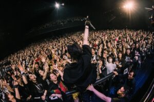 Novel Core Instagram - ⁡
【重大発表】
⁡
／
“HERO TOUR 2024 -TOKYO-“
5/24(金) 21:00 -
YouTubeにて全編無料公開決定！
＼
⁡
4月23日、東京・Zepp Hanedaにて開催。
スペシャルゲストにHina @hina_faky 、Aile The Shota @lethe_shota 、Ayumu Imazu @ayumu_imazu を迎え、熱狂の渦に包まれた2時間超えのライブ映像全編をYouTubeにて無料公開。
⁡
お見逃しなく！📺
⁡
さらに、この映像公開に伴い、来年2月11日(火・祝)に横浜・K-Arena Yokohamaにて開催される自身初のアリーナ単独公演『BRAIN LAND』のSNS先行受付（誰でも応募可能）が同日よりスタート！🎫
⁡
◆ SNS 先行受付 (抽選)
5/24(金) 21:00 ~ 6/2(日) 23:59
⁡
◆ B-Town 先行受付 (抽選) 【受付中！】
5/19(日) 12:00 ~ 5/27(月) 23:59
⁡
こちらもお見逃しなく🧠🎡 
⁡
#HERO_TOUR2024
#BRAINLAND_KArena