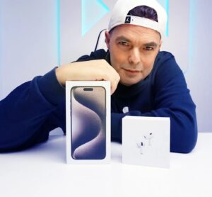 Nuno Agonia Instagram - Sei que ainda é cedo para celebrares a Páscoa, mas a iStore vai reabrir a sua loja no GaiaShopping, já no próximo sábado (16 de Março)! Por isso, juntamente com eles tenho um iPhone 15 Pro Max para te oferecer (está seladinho 😍)

Para te habilitares só tens de:
1. Seguir-me e fazer "gosto" nesta foto
2. Seguir @istore_pt
3. Identificar um amigo nos comentários

Podes participar as vezes que quiseres até às 23:59 do dia 16 de Março. O vencedor foi o @davidejlcarvalho_