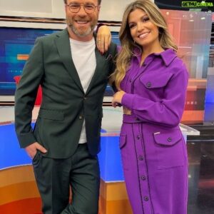 Nuno Eiró Instagram - O que acontece nos intervalos do "Esta Manhã", fica nos intervalos do "Esta Manhã"... ou não! 😂👀
Notou-se a brincadeira no programa de hoje?