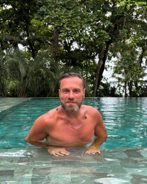 Nuno Eiró Instagram - Se a vida te dá limas … faz caipirinhas ! ✌🏻😜 #bahia #praiadoforte #brasil🇧🇷