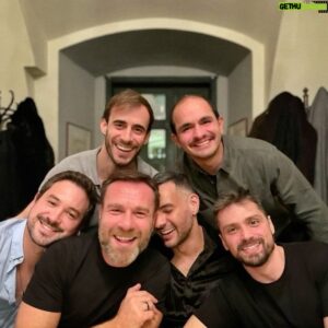 Nuno Eiró Instagram - O sucesso destes dias é da exclusiva responsabilidade dos seus intervenientes… a saber : o aniversariante @marciobonatto … e os seus convivas @pauloavdeoliveira @pferreirasilva @pedrocspl @goncalo.portellafr @faiscagram__ @pesespiritosanto @joaohenriquec @joao45jp @aushrytt @nuno_eca @ricardorodri @jess___edin  e António Matos , pessoa primitiva sem redes .  #bithdayparty #friends #prague #chequia🇨🇿