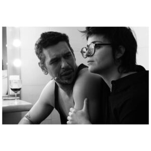 Nuno Lopes Instagram - Um carrossel de fotos backstage do nosso querido @nunolopes para lembrar a Portugal que estamos chegando! 🇵🇹
E logo depois emendamos com o Rio! 🇧🇷

Para mais informações e ingressos, clique no link na bio!

#portatil #teatroimprovisado #teatro