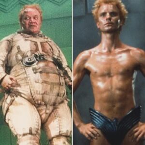 Nuno Markl Instagram - Material de apoio ao Homem Que Mordeu o Cão de hoje: uma senhora foi ao Reddit queixar-se que o marido só consegue fazer amor recriando a sequência de Dune - versão de 1984 - em que Feyd Harkonnen, interpretado por Sting, se exibe para o seu tio, o Barão Harkonnen, numa espécie de tanga com asas, saindo de um banho quente e cheio de vapor.
O marido do casal da história real contada hoje de manhã imprimiu numa impressora 3D um aplique em forma de asas para um calção de banho, e construiu um fato-macaco para a mulher usar, baseado na indumentária do Barão, completo com mecanismos e tudo. E isto tornou-se numa rotina.

Ela diz que está cansada e pôs um ponto final a isto. Ele ficou triste e diz que ela é aborrecida.