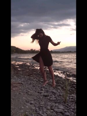 Nur Erkul Instagram - Beni kendi halime bırakın ve yaz hiç gitmesin🦅