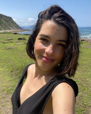 Nuria Herrero Instagram - Hace un año grabábamos en Bilbao “Desde el mañana”. 
A partir del 12 de junio disponible en Disney  . 🎆

@thegoodmoodproductions
@disneypluses 
@aleteia_actores 
@arantzavelezcasting 
@diegogitecasting