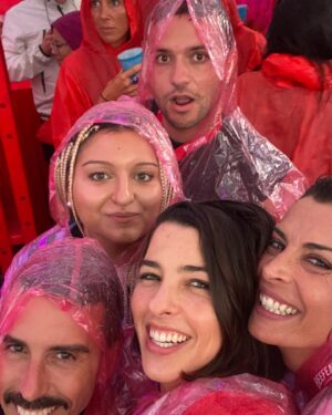 Nuria Herrero Instagram - Bailar, a veces bajo la lluvia y otras en mitad de Basoa.
Conocer desconocidos que se convierten en los mejores compañeros.
Florence y su magia en el escenario.
El placer de necesitar abrigarte en pleno julio.
Ver atardecer desde Lasai.
Reír, saltar y gritar.
Comer. 
Comer mucho.
Beber.
Beber bien con @beefeatergin_es. Gracias por regalarme una experiencia tan única en esta edición del @bilbaobbklive . 🫶🏼

Disfruta de un consumo responsable. 40º.
#BeefeaterGin