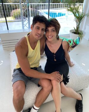 Nuria Herrero Instagram - Ya disponible el capítulo 7 de @nacholaserie en @atresplayer ❤️‍🔥
