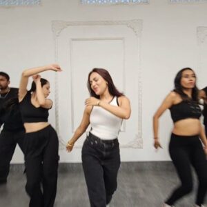 Nusraat Faria Instagram - This is what we do in Mumbai💃💃