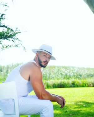 Nyno Vargas Instagram - Yo sé que aunque no soy tu dueño...💘 Como sigue? Gracias por el apoyo familia! Se os quiere #SigoSiendoYo