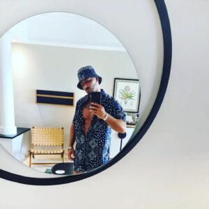 Nyno Vargas Instagram - Familia pasaba por aquí para desearos un feliz verano 🌞 llevo tiempo trabajando en un par de cosas..😬 Pronto volvemos 🎶🌴💛🌴🎶