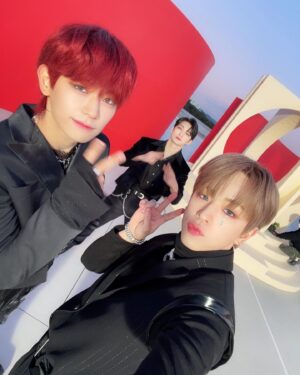 OOON Instagram - ♥️🤞🏻♥️ #eclipse