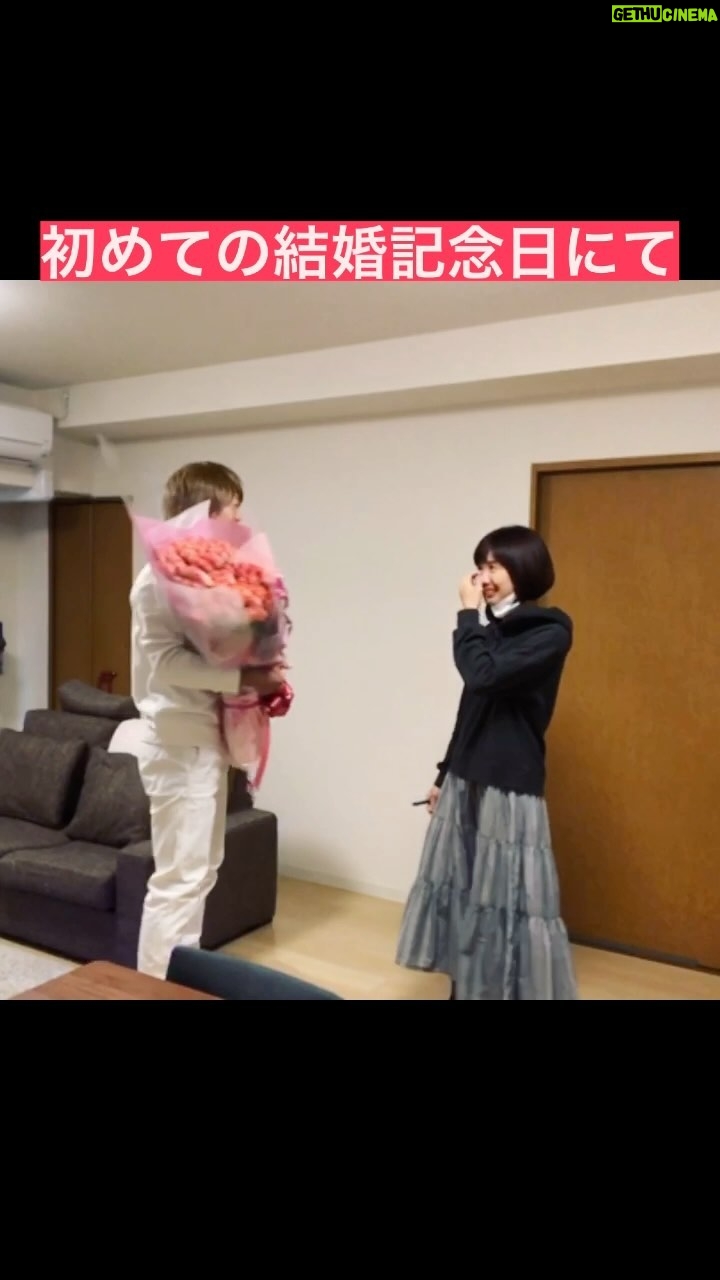 Obata no Oniisan - 136.2K Likes - 【いい夫婦の日】ということで。
なんか最近X(旧Twitter)でこの動画が回って来て、せっかくこんな日なのでまた載せます!
初めての結婚記念日で、花沢類でセグウェイ に乗りながら100本のバラを持ちながら妻の帰りを待っていたら、思ってた反応と違った動画です!
#いい夫婦の日
#結婚記念日
#思ってたんと違う
#おばたのお兄さん