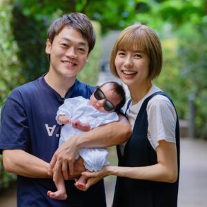 Obata no Oniisan Instagram - 【バチョフ写真展】
YouTubeの編集をしてくれている後輩ピン芸人バチョフがカメラが趣味で、その腕前がプロ並みなのでいつも撮ってもらっています。
バチョフカメラマンの写真が溜まったのでプチ写真展を。
僕のインスタやYouTubeをきっかけに今、撮影依頼が殺到しているらしいです！笑
彼も芸人活動があるのでスケジュールは擦り合わせになると思いますが、七五三や家族写真、その他記念日などのお写真、ぜひご依頼を(^^)もちろん一般の方もOKです！
バチョフ設定価格は、大手写真スタジオの出張サービスやプロの方よりだいぶ財布に優しめかと。
ご連絡はDMで👇
@bachofu1992 
#バチョフ
#広島大学出身のめっちゃ真面目でめっちゃ変なやつ
#バレーボール男子日本代表 の
#高橋藍　選手に顔が似ています
#高橋藍選手をめっちゃ赤くした感じ
#ちなみに僕の写真集のカメラマンは↓
@hello_kana_ 
#フリーのカメラマンのかなちゃん
#この子もすごく融通利かせてくれる素敵で優秀なカメラマンです
#ジブリ
#ストリートスナップ
#streetphotography