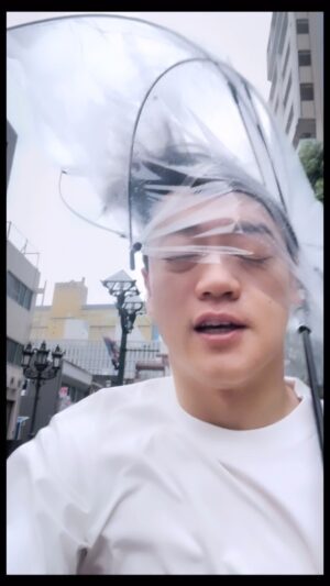 Obata no Oniisan Instagram - 強風の中、舞台に来られるお客様への注意喚起動画を撮っていたつもりが【強風セルフストリートスナップ】に変わりました。
#強風セルフストリートスナップ
#ハッシュタグ作ったところで多分もう使わないのよ
#帽子どっか行きました
#神隠し
#おばたの帽子の神隠し
#千と千尋の神隠し
#御園座
#橋本環奈
#上白石萌音