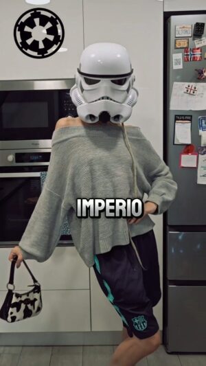 Octavi Pujades Instagram - A veces, sólo a veces... Uno no se arrepiente de haber echado por la borda sus mejores años al tener hijos. 😍

Jordi: con este regalo, joven padawan, te has ganado un lugar preferente en el testamento de un servidor.

PD: Alicia, te salvas del arroyo porque tus presentes de ayer molaron mucho; pero no bajes la guardia...

#regalo #familia #soldadoimperial
#stormtrooper #present #family #tequierojordi