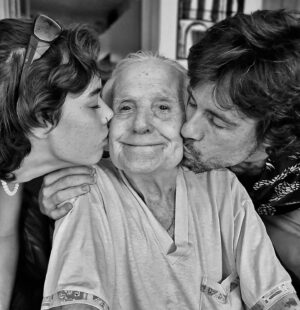 Octavi Pujades Instagram - Un beso muy fuerte a todos los Joans, Joanes, Juanes, Juanas, Juanitos y Juanitas. 😘
A los que están aquí, y a los que persisten en la memoria. ❤️

#santjoan #sanjuan