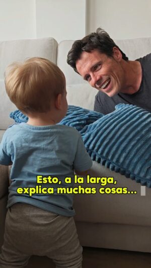 Octavi Pujades Instagram - Aquí está el tío postizo Octavi, enseñándole al niño cosas útiles... 😅😂🤦🏻‍♂️

#familia #bebe #eltiosabe #estodejasecuelas #family #baby