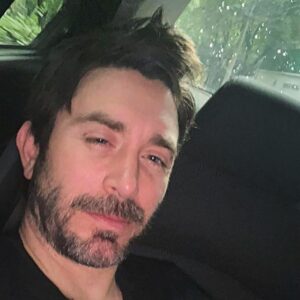 Octavio Hinojosa Martínez Instagram - Tardes lluviosas de verano en CDMX ☔️
Espero que su día vaya chingon 😘❤️
#goodhairday