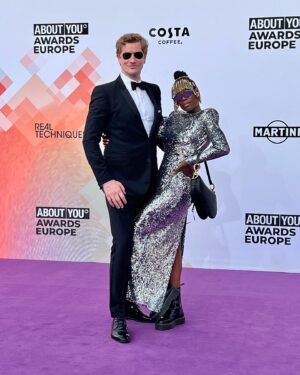 Odd-Magnus Williamson Instagram - Grattis @tinashewilliamson med nominasjon i @aboutyou awards europe.
Og grattis til meg med å være mannen din <3

#aboutyou