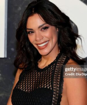 Odelya Halevi Instagram - I wasn’t the woman screaming the entire movie. Thanks @netflix @damselmovie @cinemasociety for a great night out. Glam by @r_salles fresh cut by @shukizikri . Third snap by @jmphoto9