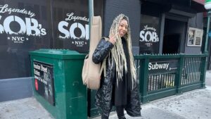 Odreii Instagram - First time performing in the USA 🇺🇸 and it’s in NYC that the journey starts 🗽❤️ had an amazing time performing at @sobsnyc for @majorstage ! Thank you for having me 🙏🏾 big love for the crowd and the artists who performed 🔥 
album 💿 « Sweatin’ Gold » out now !

Can’t wait to visit again #nyc
@mbmcmusic 
@factorcanada 
@the_orchard_ 

#nyclivemusic #factorcanada #singersongwriter #ownlane #majorstage