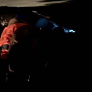 Ogün Kaptanoğlu Instagram - KIF Arama Kurtarma ve ilk yardım ekibi olarak Hatay Defne bölgesine ağır hava koşulları sebebiyle 19 saatlik bir yolculukla, afetin 38. Saatin de Hatay'a ulaşan 3. Arama Kurtarma Ekibiydik, ulaştığımız an kurtarma çalışmalarına başladık. Antakya Spor salonu karşısında bulunan pazar yerine konuşlanıp kurtarma çalışmalarımızı başlattık. Sabaha kadar süren 6,5 saatlik çalışma sonucu profesyonel kurtarma ekibi arkadaşlarımızla Şevket kardeşimizi enkazdan alabildik. Maalesef son ana kadar
kardeşi için direnen Halime' yi ambulansa alırken tüm müdahalelere rağmen kaybettik. Şevket'in kurtulduğunu gören Halime'nin sevindiğini gördük, söylediklerini unutamayacağız.. sonra huzurla aramızdan ayrıldığını düşünüyoruz. Üzülerek söylemeliyiz ki, Şevket anne, baba, abla ve kız kardeşini kaybetti. Düşünmekten insan kendini alamıyor,  keşke elimizde ki imkanlar ve zaman bizden yana olsaydı.

@kopekirklarifederasyonu @goktan_eker @erdinc_sarimusaoglu @_brk_akin_  #hatay #hatayantakya #defne #deprem