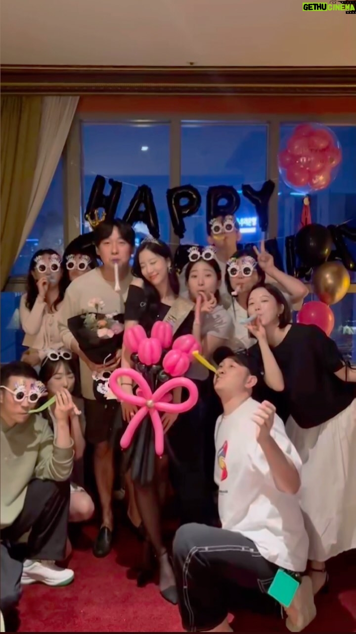 Oh Chae-yi - 3 Likes - 우당탕탕 생일파티 😂
왼쪽 하단을 주목하세요...