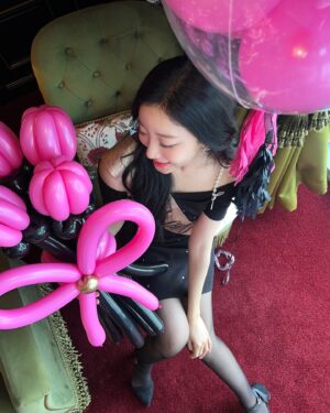 Oh Chae-yi Instagram - 🎀🖤🎂