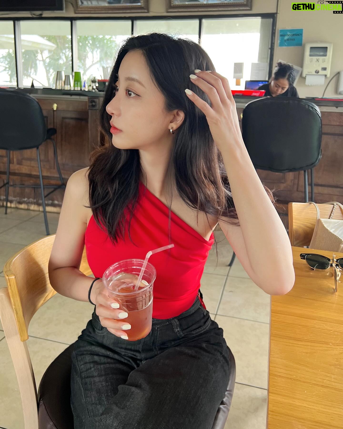 Oh Chae-yi - 3 Likes - ☀️🌬️🌊💦✨
(저번 괌 여행 사진 이제야 올리는거에요..!)