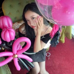 Oh Chae-yi Instagram - 🎀🖤🎂