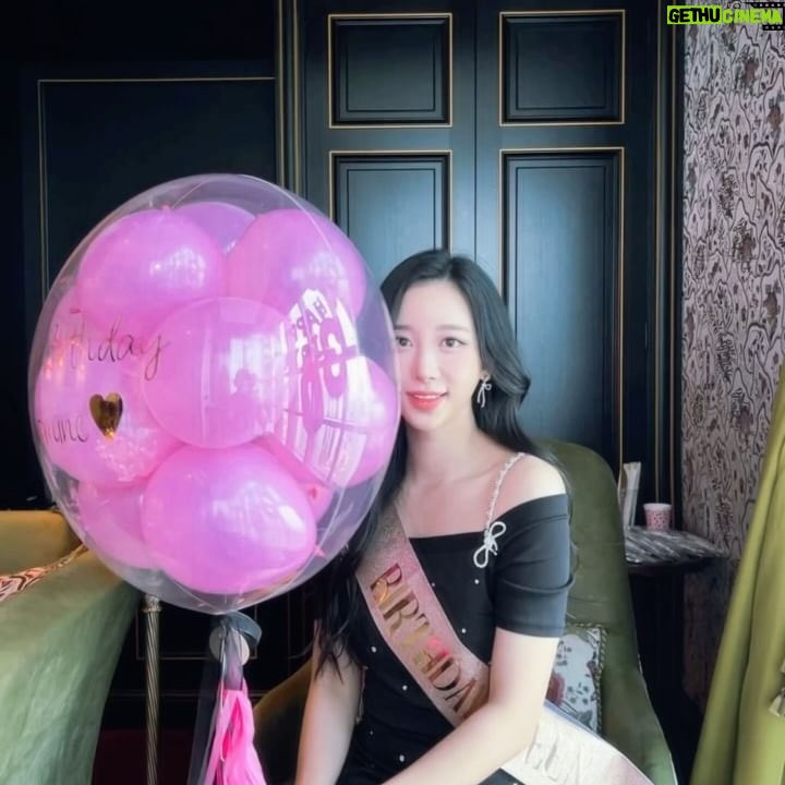 Oh Chae-yi - 3 Likes - 🎀🖤🎂