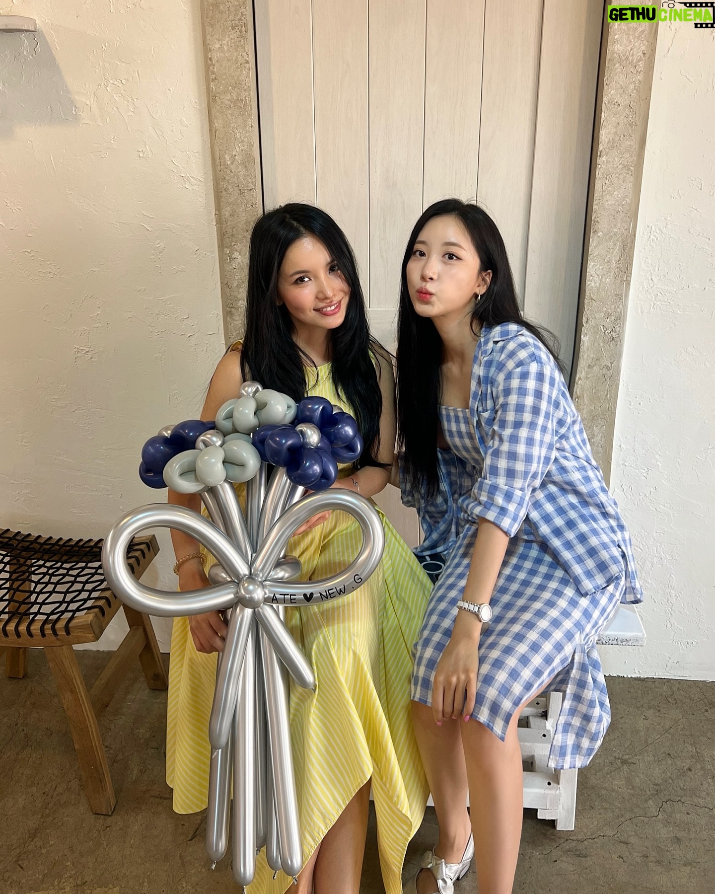 Oh Chae-yi - 3 Likes - @ate_seongsu
핫한 성수 브런치카페 다녀왔어요🫶🏻
@newg_gwenkang 언니처럼 너무나 상콤한 이곳💛
음식 분위기 모두 취저잖아!