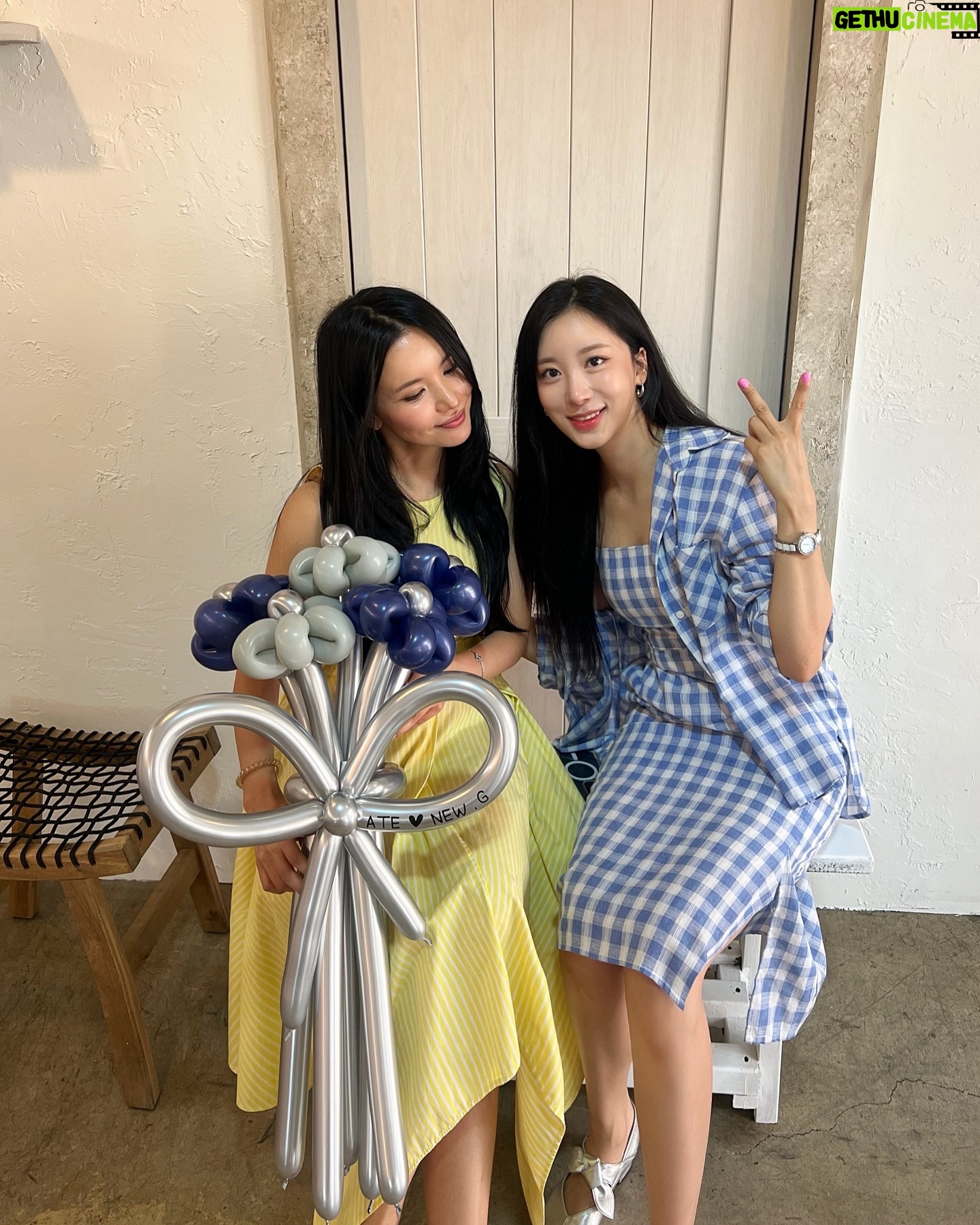 Oh Chae-yi - 3 Likes - @ate_seongsu
핫한 성수 브런치카페 다녀왔어요🫶🏻
@newg_gwenkang 언니처럼 너무나 상콤한 이곳💛
음식 분위기 모두 취저잖아!
