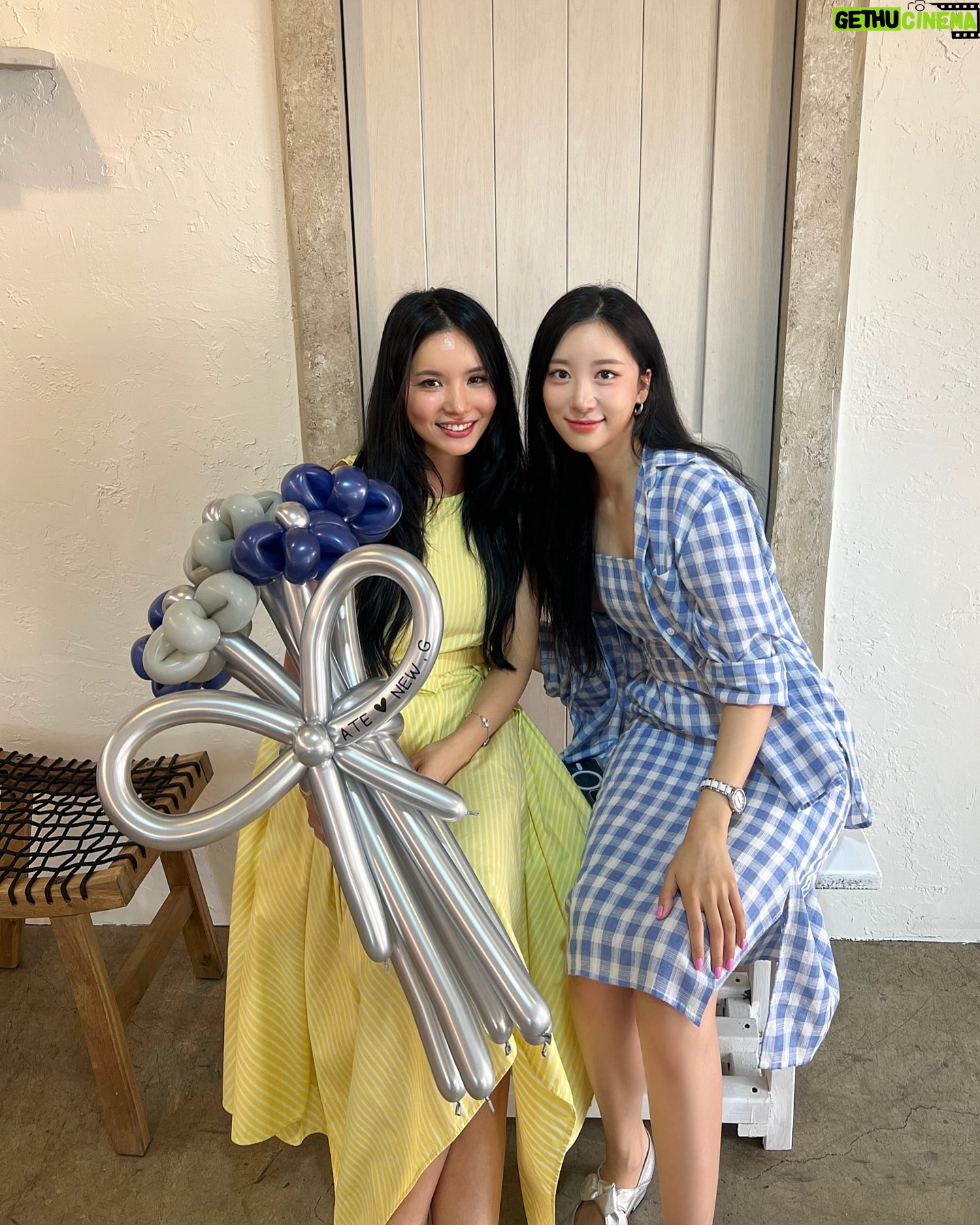 Oh Chae-yi - 3 Likes - @ate_seongsu
핫한 성수 브런치카페 다녀왔어요🫶🏻
@newg_gwenkang 언니처럼 너무나 상콤한 이곳💛
음식 분위기 모두 취저잖아!