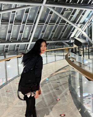Oh Chae-yi Instagram - #광고 #offroad #오프로드 

도심에서의 일상 뿐 아니라 아웃도어 
활동에도 적합한 기능성과 스타일을 갖춘 
컨템포러리 아웃도어룩 @offroad__official 🌲

오늘은 오프로드 데님셔츠 툭 걸치고 쇼핑했지만
다음번엔 요 아이 입고 등산가야지🐾

 

#컨템포러리아웃도어 #컨템포러리테크웨어 #고프코어 #ㅇㅍㄹㄷ